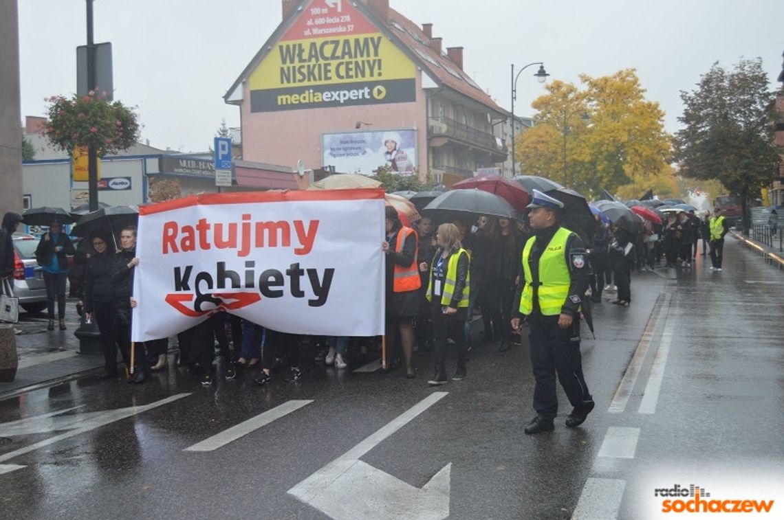 Sochaczew: #CzarnyProtest - Kobiety protestują przeciwko zaostrzeniu prawa aborcyjnego