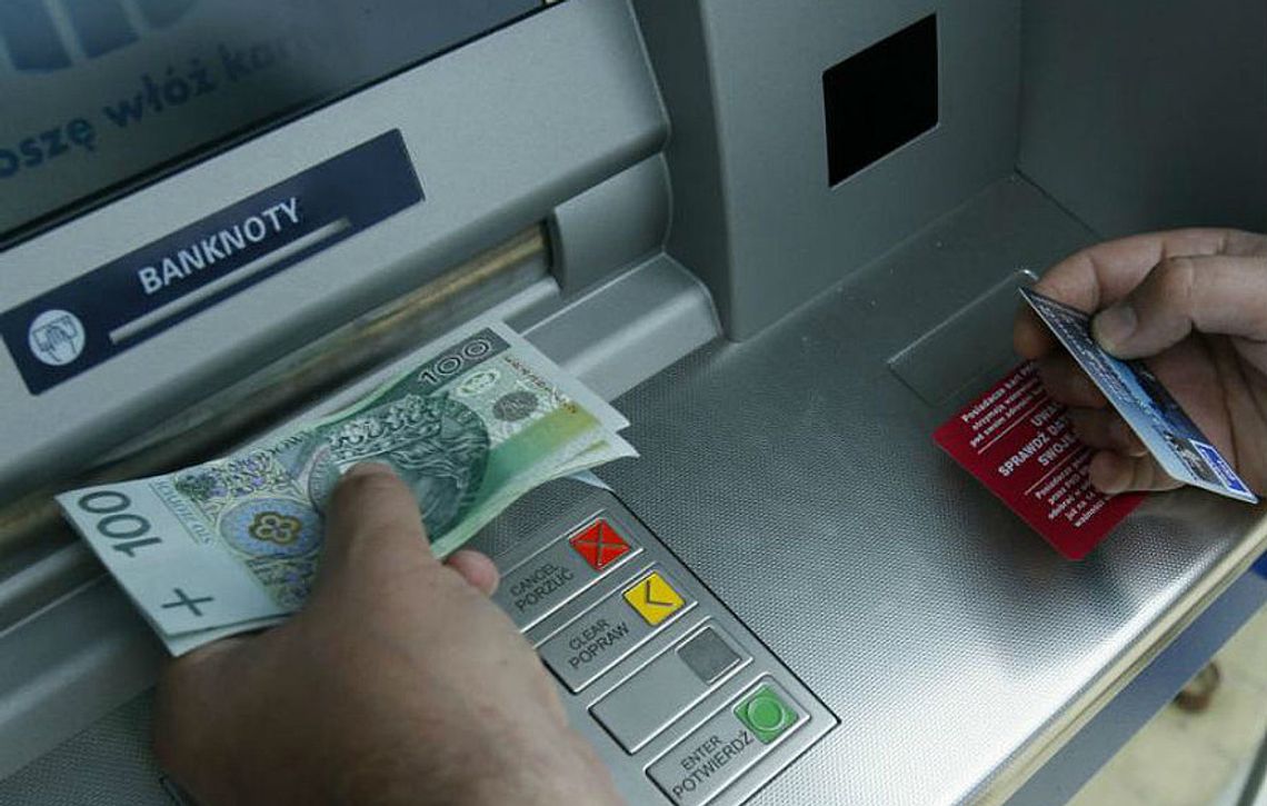 Sochaczewska policjantka znalazła tysiąc złotych. Policja szuka właściciela gotówki!