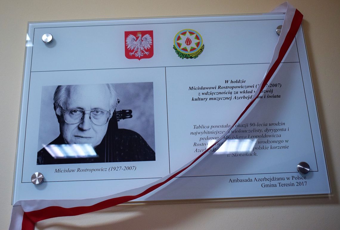 W Budkach Piaseckich odsłonięto tablicę upamiętniającą Mścisława Rostropowicza