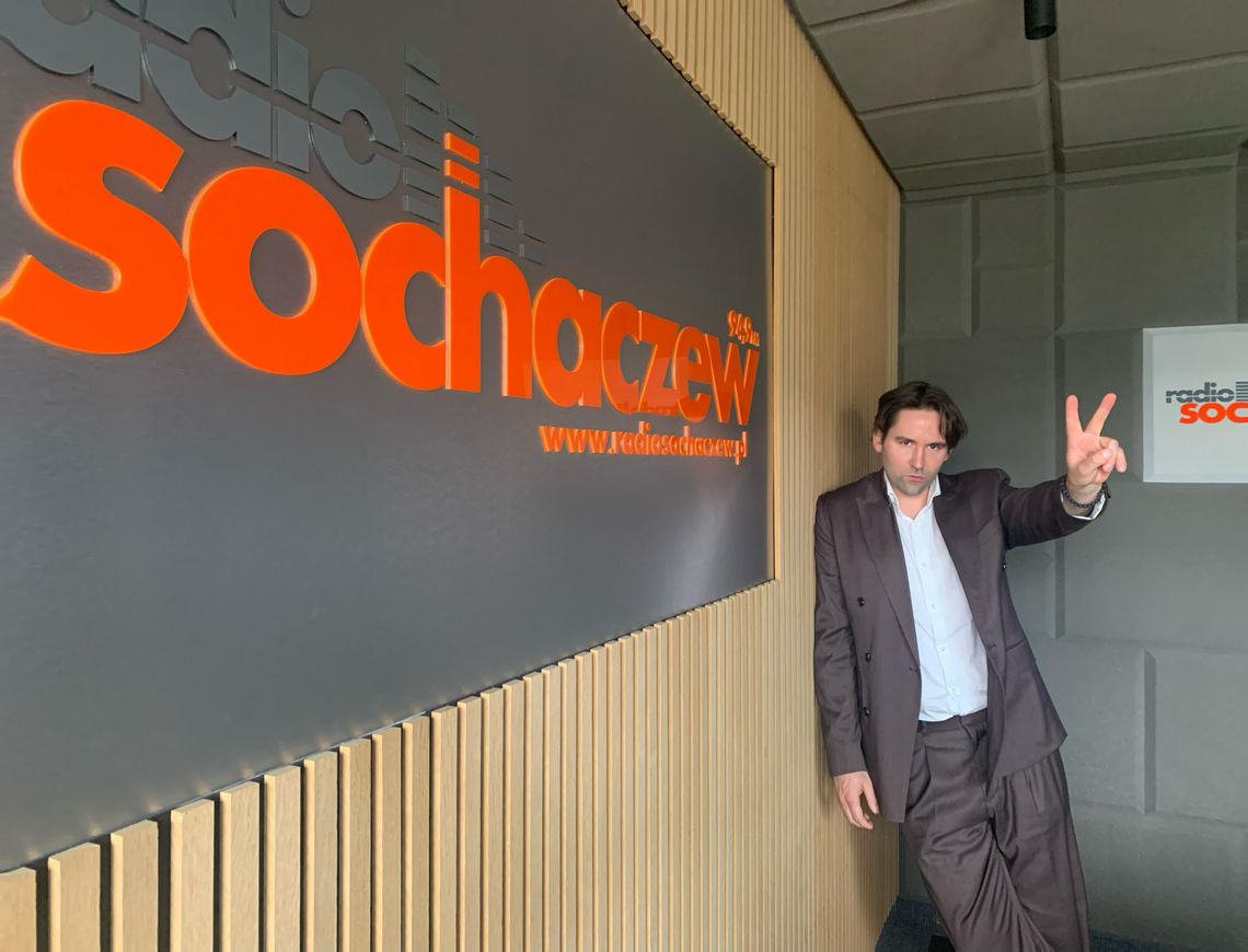 W sieci - to jego debiut wokalny