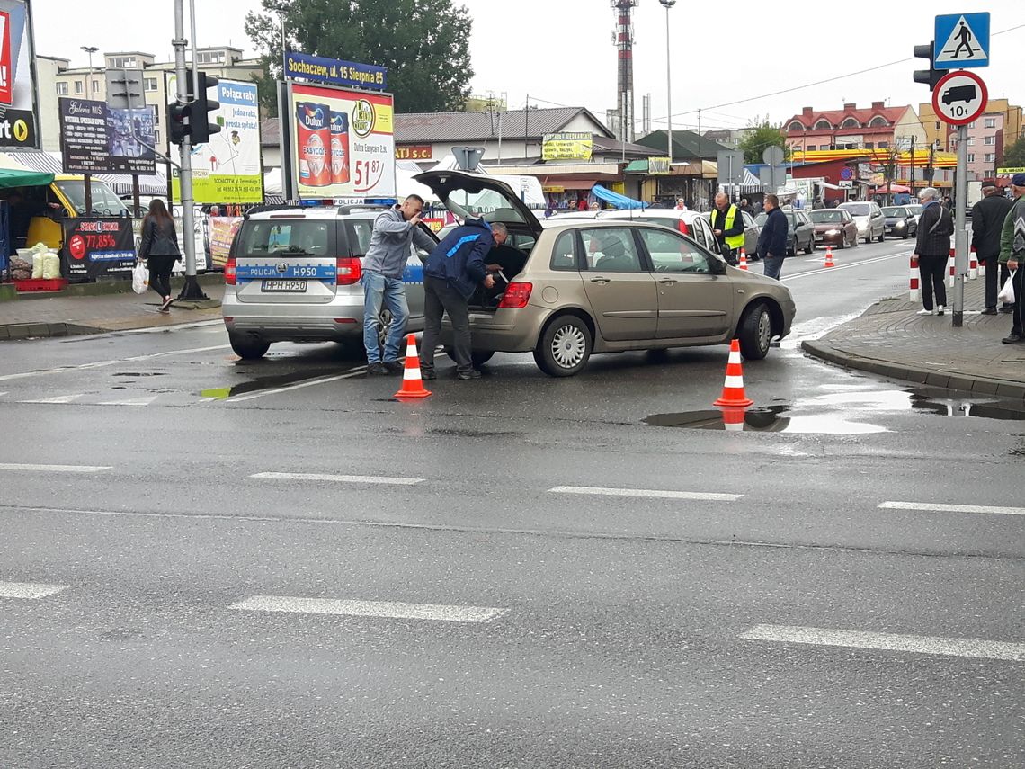 Wypadek na skrzyżowaniu ulic Pokoju i 600-lecia w Sochaczewie
