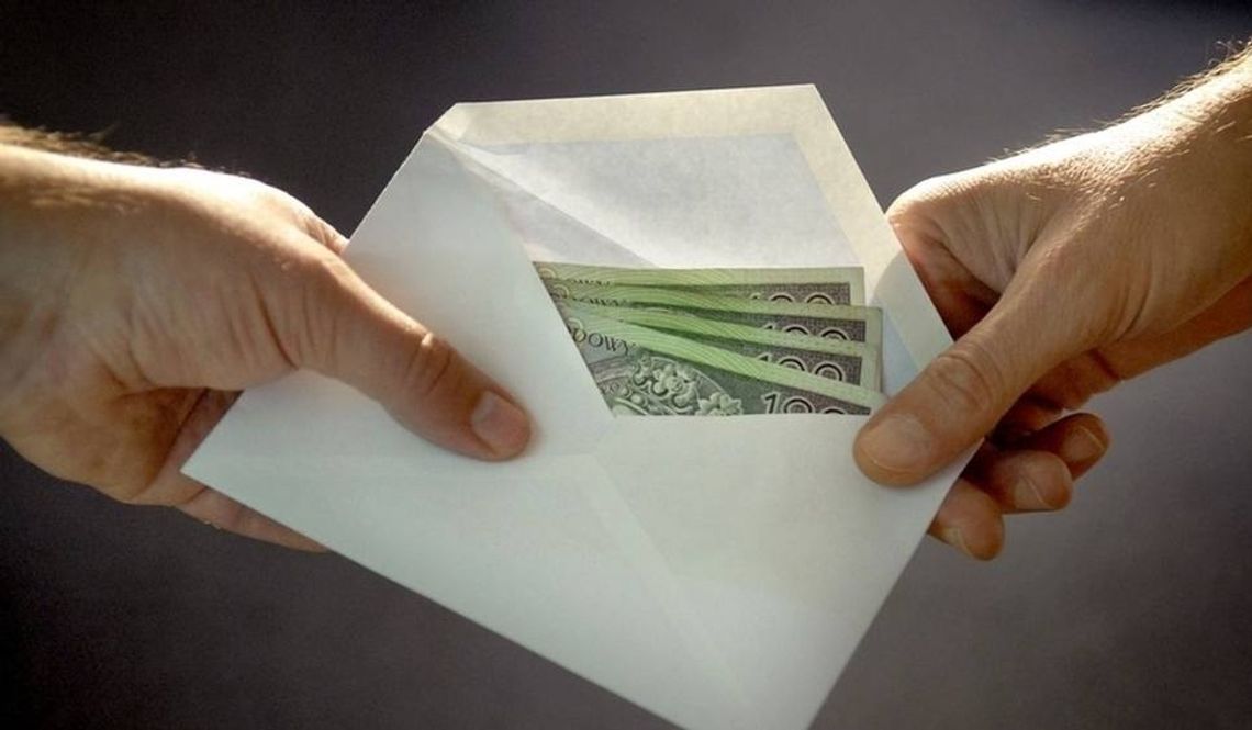 Żądał łapówki za pozytywne załatwienie sprawy Żądał łapówki za pozytywne załatwienie sprawy