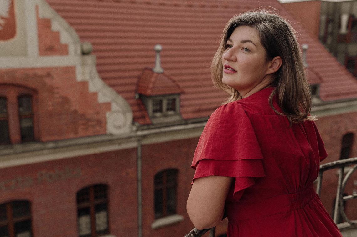 Zuzanna Samulska: „Jeszcze zakwitną mimozy” – o miłości, zaufaniu i drugich szansach Zuzanna Samulska: „Jeszcze zakwitną mimozy” – o miłości, zaufaniu i drugich szansach